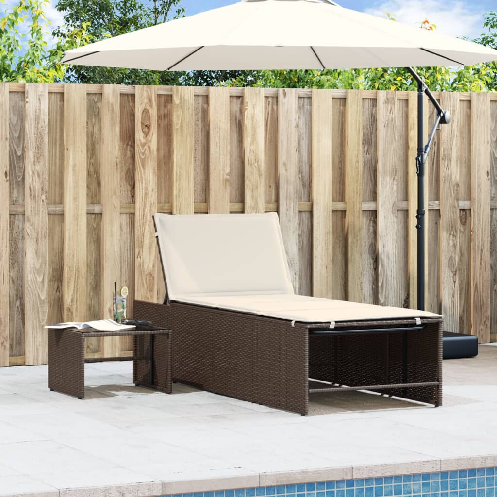 vidaXL Sonnenliegen 2 Stk. mit Tisch Braun Poly Rattan